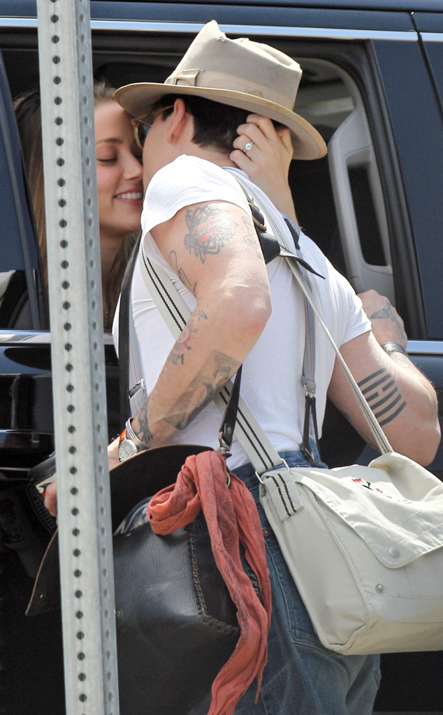 Amber Heard Steals A Kiss From Johnny Depp E Online Uk
